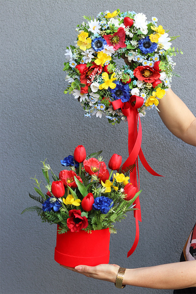 Wszystko Kwitnie, flowerbox z tulipanami