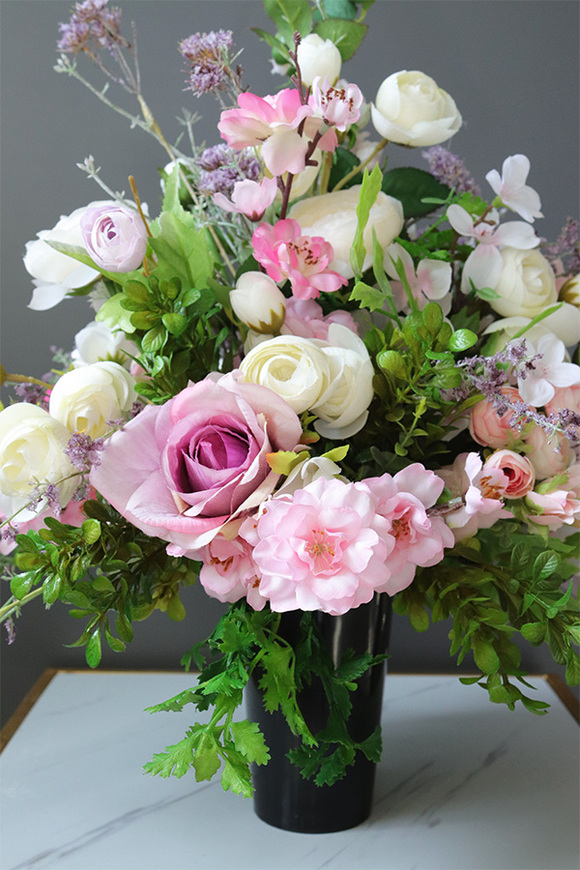 Yrena Spring, bukiet nagrobny we wkładzie