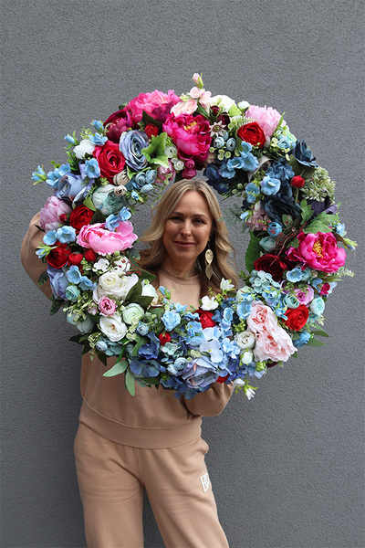 Caryca Kretania, duży dekoracyjny wianek