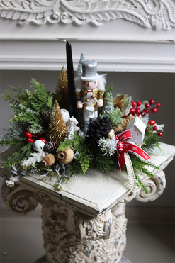 OD RĘKI Magiczny Silveramo, świąteczny stroik z dziadkiem na tacce, wym.33x46cm