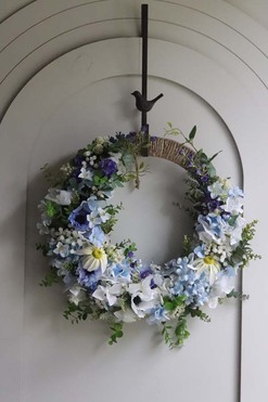 Majowe Kwiaty, wiosenny wianek z polnymi kwiatami, rozp.50cm