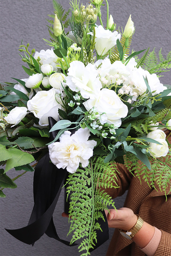 Białe Wspomnienia New, bukiet nagrobny do flakonu	