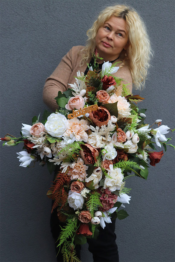 Octavia, komplet dekoracji nagrobnych, krzyż pamięci + bukiet