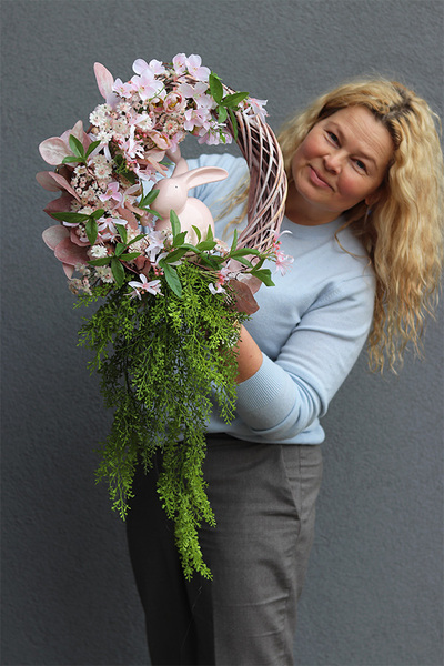 Pudrovalia, wielkanocny wianek z zajączkiem