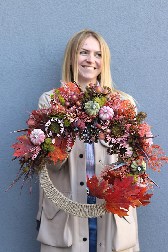 Jesienny Ogród, asymetryczny jesienny wianek z dyniami