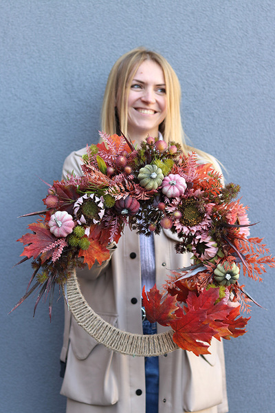 Jesienny Ogród, asymetryczny jesienny wianek z dyniami