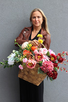 Tęcza Beauty, dekoracja w koszu z plecionego drewna