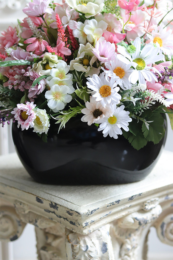 Piękna Łąka kompozycja kwiatowa w ceramicznym naczyniu