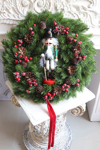 Dziadek do Orzechów Nature, świąteczny wianek na drzwi