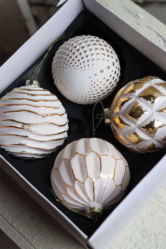 Golden Snow, błyszczące świąteczne bombki