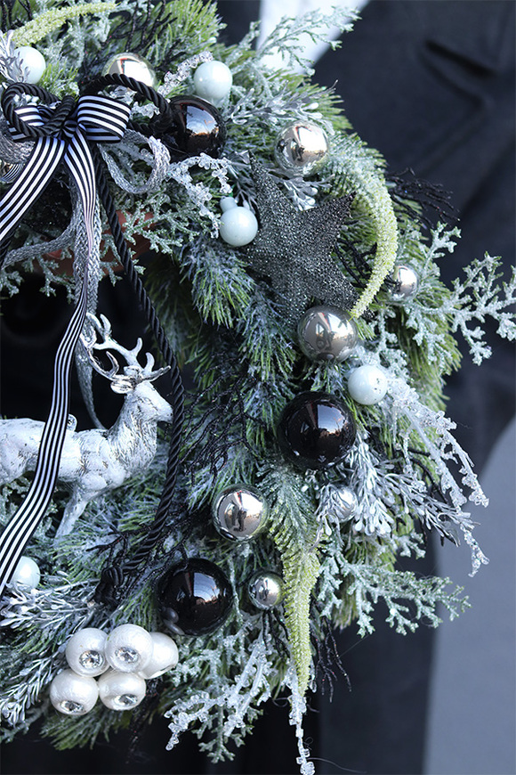 Srebrno-Czarny, elegancki wianek z reniferem, śr.36cm