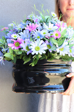 Letnie Kwiaty, kompozycja nagrobna w misie, wym.43x44cm