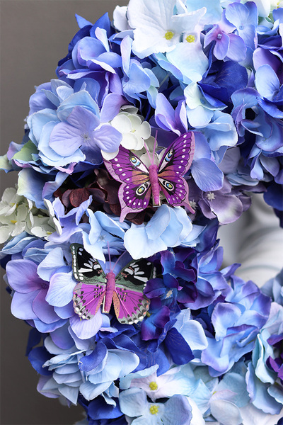 Blue Butterfly, wianek z hortensji na drzwi