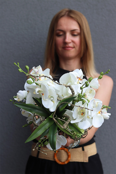 Dekoria Orchideana, kompozycja z orchideą w pucharze