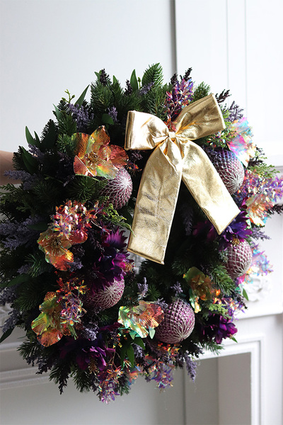 Delove Pearl, świąteczny wianek na drzwi