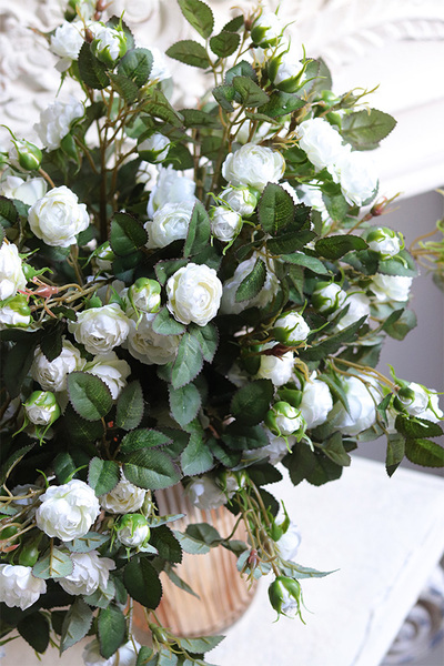 Ladies Rose, kompozycja kwiatowa w wazonie