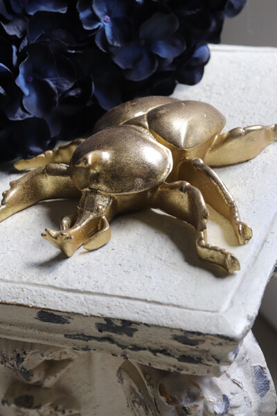 Żuczek, figurka zawieszka chrząszcz