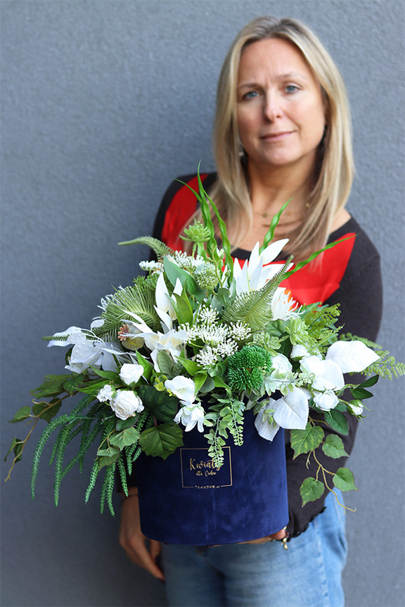 Green Line, granatowy flowerbox z białymi kwiatami