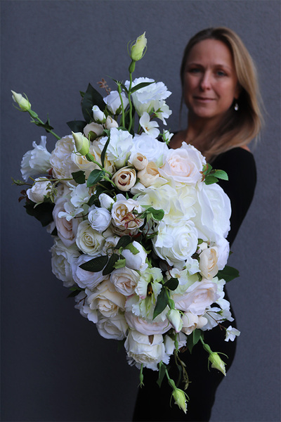 Hutea, biała kompozycja w srebrnym pucharze, wym.38x57cm