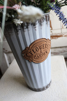 Filista Garden, kompozycja z różami i lawendą w metalowym wazonie, wys.68cm