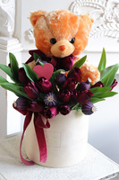 Teddy for Love, walentynkowy flowerbox kwiatowy z misiem