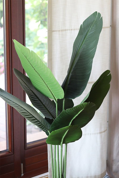 Bananowiec Eduardo, sztuczna roślina w donicy