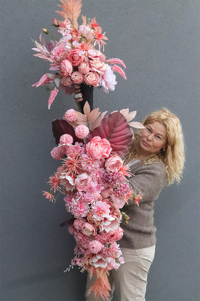 Morelita, bukiet nagrobny we wkładzie do wazonu