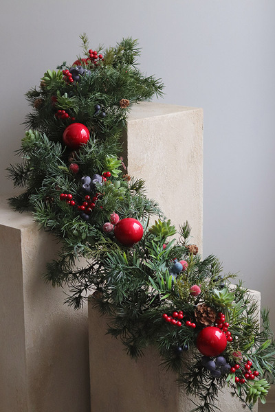 Berry Xmas, girlanda świąteczna z bombkami