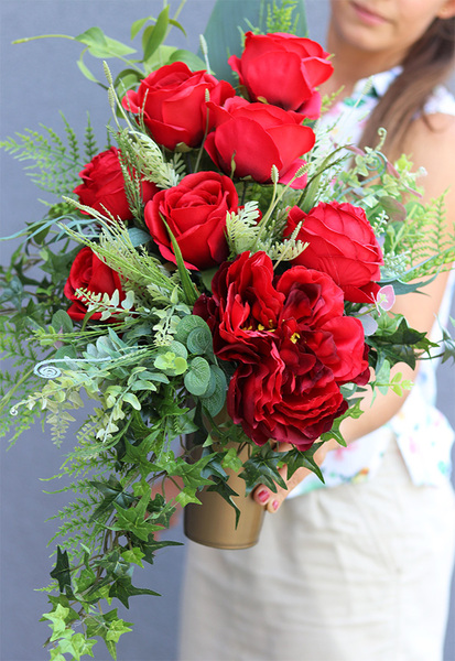 Luiza Aggio Red, bukiet nagrobny z różami