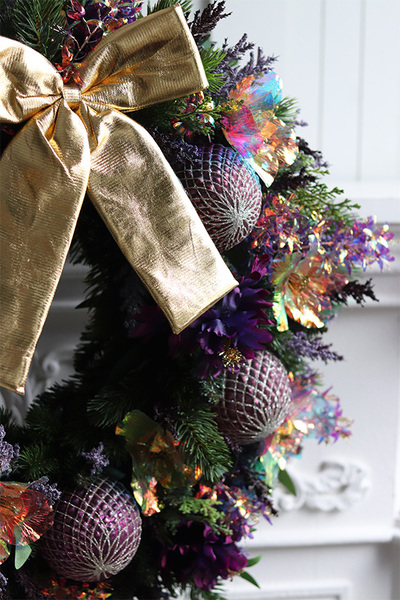 Delove Pearl, świąteczny wianek na drzwi