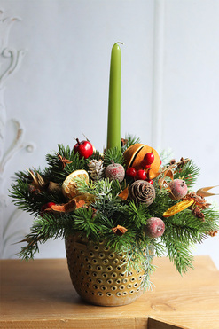 Kolory Świąt, świąteczny stroik ze świecą, wym.35x25cm