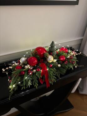 Red Dekorena Tree, świąteczny stroik z choinką, wym.25x60x32cm