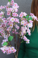 Kwitnąca Wiśnia, sztuczna roślina w doniczce	