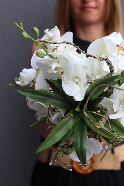 Dekoria Orchideana, kompozycja z orchideą w pucharze