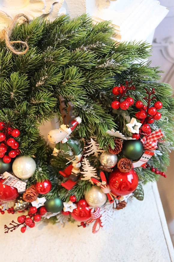 Reindeer Ski, świąteczny wianek z reniferem