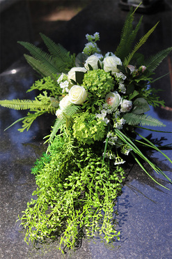 Zielona Nadzieja 3, kompozycja nagrobna w misie, wym.30x46x67cm 