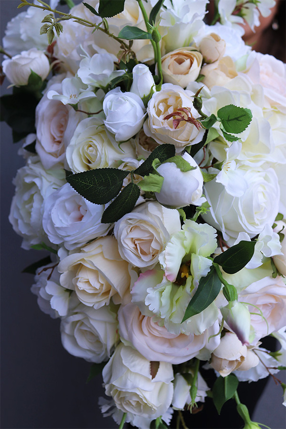 Hutea, biała kompozycja w srebrnym pucharze, wym.38x57cm