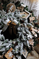 Mroźna Wioska, świąteczny wianek na drzwi