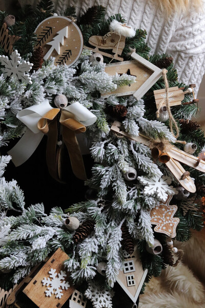 Mroźna Wioska, świąteczny wianek na drzwi