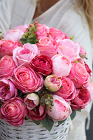 Provance Koresa, bogaty kosz z różami