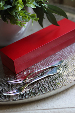 OD RĘKI posrebrzane widelczyki do zakąsek Poirot, komplet 2szt. w ozdobnym pudełku 