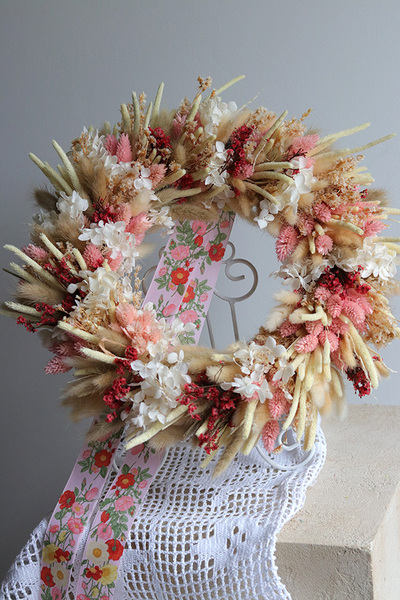 Koralowa Wielkanoc, dekoracyjny wianek z suszem
