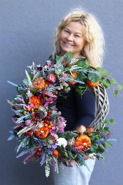 Velvet Pumpkins 2, jesienny asymetryczny wianek z dyniami, rozp.60cm  