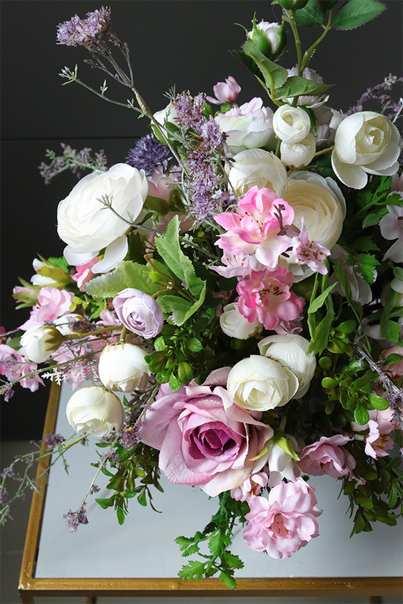 Yrena Spring, bukiet nagrobny we wkładzie