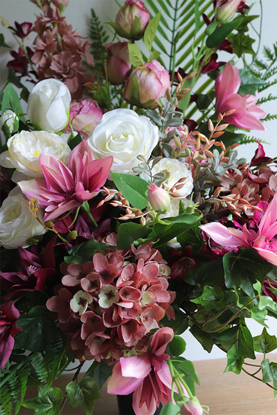 Neruda, bukiet nagrobny we wkładzie