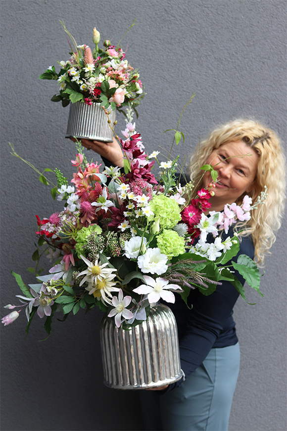 Hotelina Silver Large, kompozycja kwiatowa w naczyniu