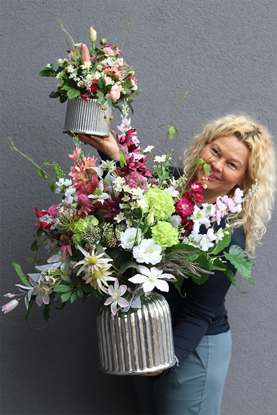 Hotelina Silver Large, kompozycja kwiatowa w naczyniu