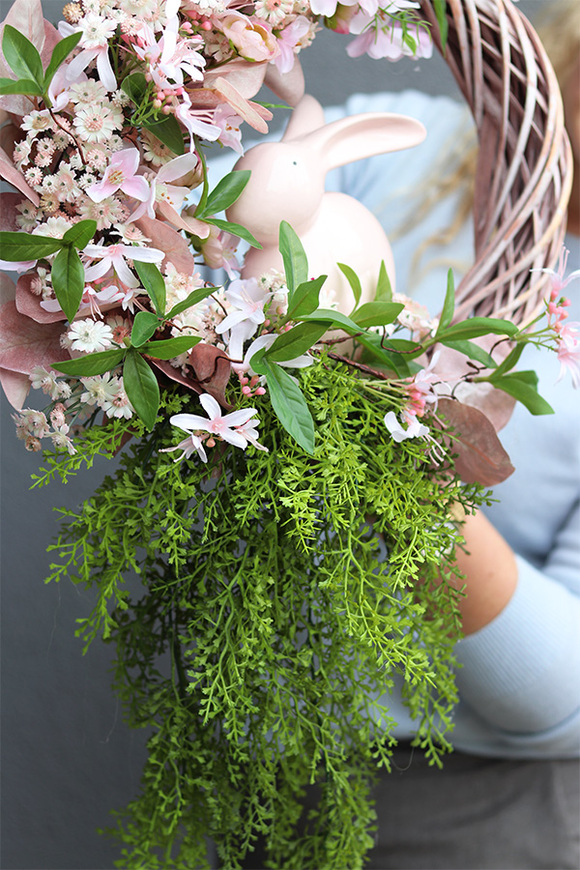 Pudrovalia, wielkanocny wianek z zajączkiem