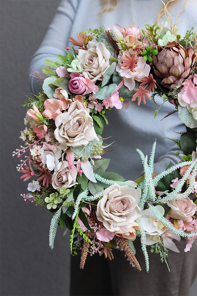 Izelia, wianek dekoracyjny na drzwi