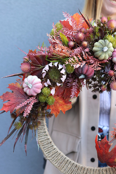 Jesienny Ogród, asymetryczny jesienny wianek z dyniami